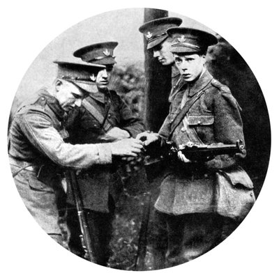 Il Principe di Galles carica un fucile nei Granatieri, Prima Guerra Mondiale da Unbekannt