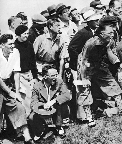 Il principe di Galles fuma una pipa al campionato di golf aperto, St Andrews, c1930 da Unbekannt