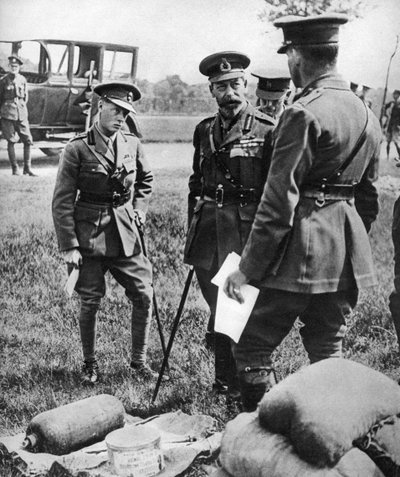Il Principe di Galles con Giorgio V, in una scuola di gas durante la Prima Guerra Mondiale, 1914-1918 da Unbekannt