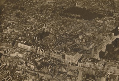 Il Puzzle delle Strade Familiari da una Nuova e Emozionante Prospettiva, c1935 da Unbekannt