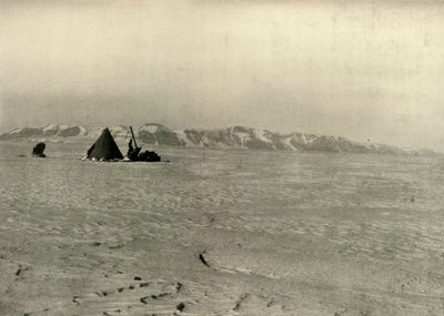 La catena montuosa della Regina Alessandra fotografata durante la discesa del ghiacciaio, c1908, 1909 da Unbekannt