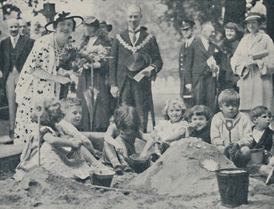 La regina inaugura un parco giochi per bambini, 1936, 1937 da Unbekannt