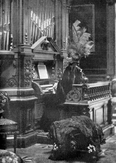La regina di Romania che suona l