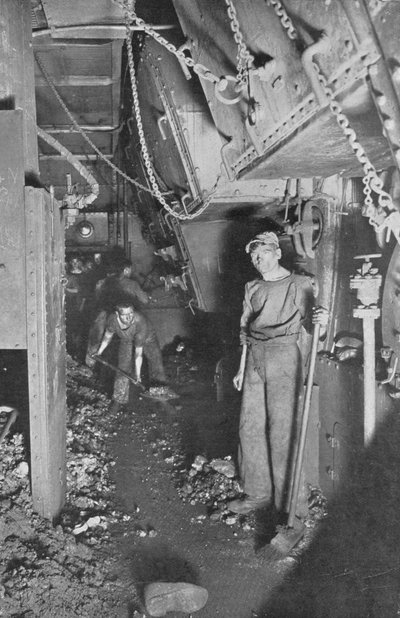 La sala macchine di una nave da guerra, 1914 da Unbekannt
