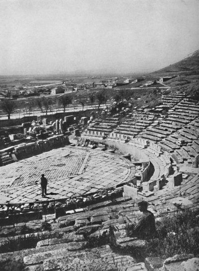 Il Teatro di Dioniso sul versante meridionale dell