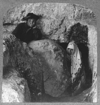 La tomba di Cristo, con la pietra rotolata via, c1900 da Unbekannt