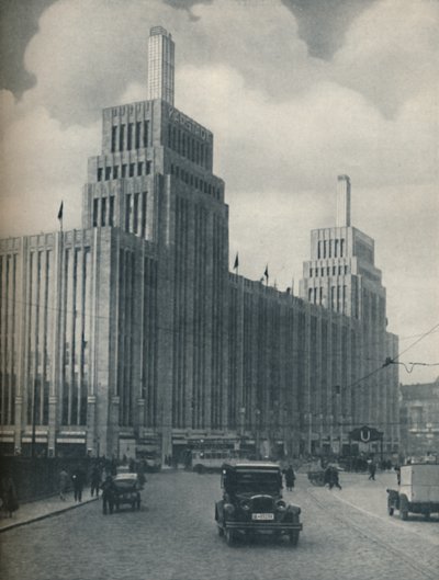 La Massa Torre-Flankata del Karstadthaus Costruita in un Distretto Operaio, c1935 da Unbekannt