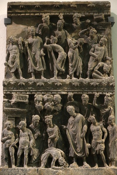 Museo Victoria and Albert. Rilievo che mostra un tentativo di uccidere il Buddha. 100-200. Scisto. Gandhara/Nordovest del Pakistan. Regno Unito da Unbekannt