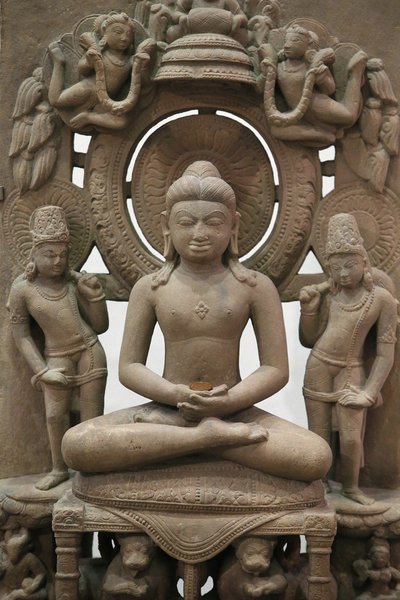 Museo Victoria and Albert. Il Jina Rishabhanatha. 800-900. Arenaria. India settentrionale. Regno Unito da Unbekannt