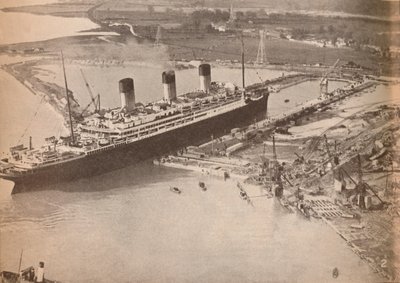 Il transatlantico White Star Majestic che entra nel più grande bacino di carenaggio del mondo a Southampton, c1934, 19 da Unbekannt