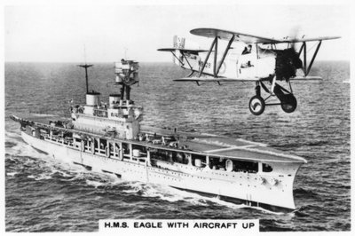La portaerei HMS Eagle e un aereo Fairey Flycatcher da Unbekannt