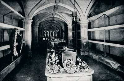 La cripta sotto il presbiterio della Cappella di San Giorgio, Castello di Windsor da Unbekannt