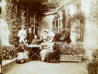 La famiglia del duca Fyodor Uvarov nella loro tenuta di campagna, Porechye, Russia, anni 1880 da Unbekannt