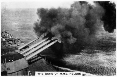 I cannoni della corazzata HMS Nelson sparano, 1937 da Unbekannt