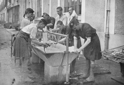 La toilette del mattino sul Continente, 1914 da Unbekannt
