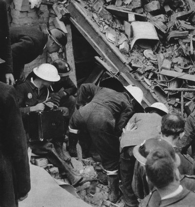 La ricerca continua, 1941-1942 da Unbekannt
