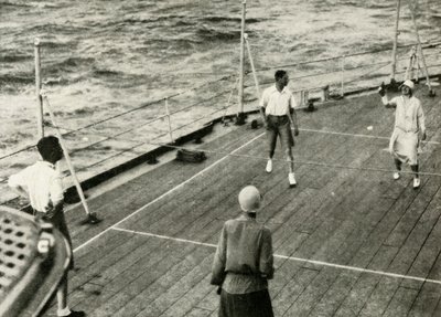 Le loro Maestà, in una partita di Deck Quoits sul ponte dell