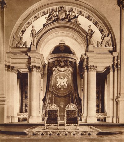 Troni nella sala da ballo a Buckingham Palace, 1935 da Unbekannt