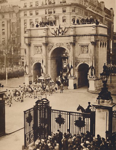Attraverso la Porta dei Sovrani, Marble Arch, 12 maggio 1937 da Unbekannt