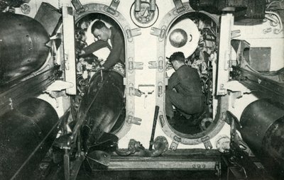 Tubi lanciasiluri di un sottomarino britannico, Seconda Guerra Mondiale, 1945 da Unbekannt