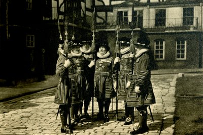 Guardie della Torre di Londra, c1920 da Unbekannt