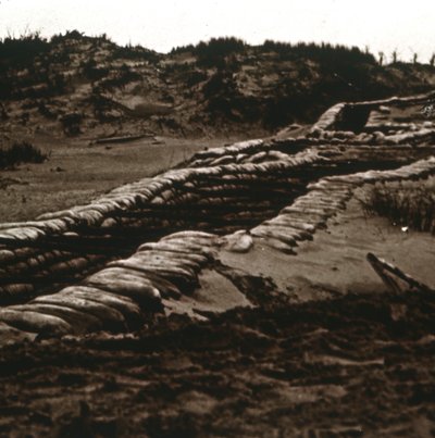 Trincee al riparo delle dune, Nieuwpoort, Fiandre, Belgio, c1914-c1918 da Unbekannt