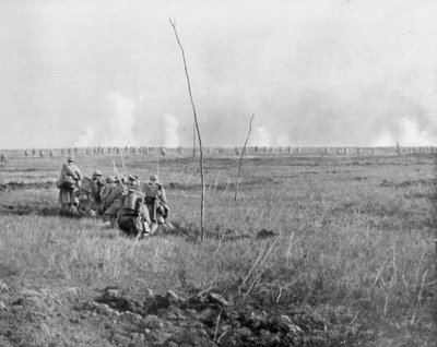 Truppe che attaccano le trincee nemiche, Chemin des Dames, Francia, Prima Guerra Mondiale, 5 maggio 1917 da Unbekannt
