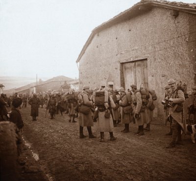 Truppe con zaini, Somme, Francia settentrionale, c1914-c1918 da Unbekannt