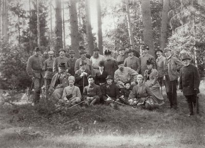 Lo zar Alessandro III con famiglia e amici a caccia nella foresta di Bialowieza, Russia, 1894 da Unbekannt