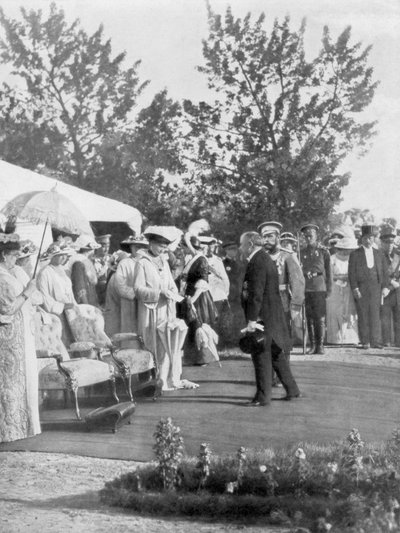 Zar Nicola II con il presidente francese in visita Poincaré, Krasnoye Selo, Russia, 22 luglio 1914 da Unbekannt