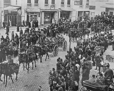 Artiglieria turca che lascia Costantinopoli per il servizio attivo, 1915 da Unbekannt