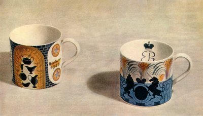 Due tazze Wedgwood disegnate da Eric Ravilious, 1944 da Unbekannt