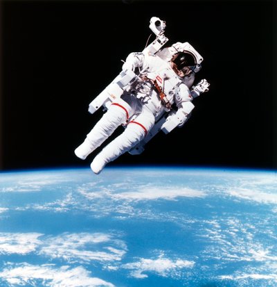 Astronauta americano Bruce McCandless in passeggiata spaziale, 1984 da Unbekannt