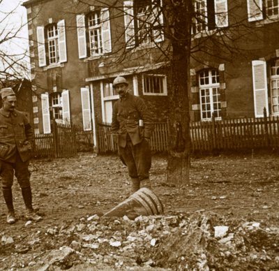Proiettile inesploso da 380, Verdun, Francia settentrionale, c1914-c1918 da Unbekannt