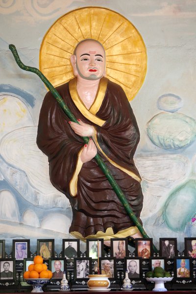 Monastero zen Van Hanh. Monaco buddista sopra l