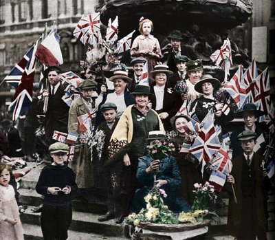 Celebrazioni della vittoria sotto Eros, Piccadilly, Londra, 1918 da Unbekannt