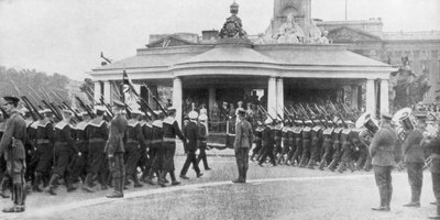 Parata della vittoria passando per il Victoria Memorial e Buckingham Palace, Londra, 19 luglio 1919 da Unbekannt