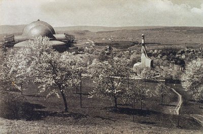 Vista del Goetheanum e della Casa del Riscaldamento, Dornach, Svizzera, 1914-1916 da Unbekannt