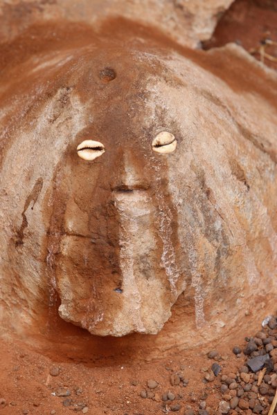 Feticcio voodoo a Togoville, Togoville, Togo da Unbekannt