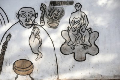 Dipinto murale voodoo al mercato feticista di Akodessewa, noto come il più grande mercato voodoo del mondo. Lomé, Togo da Unbekannt