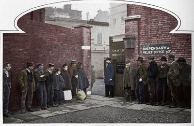 In attesa di ammissione alla St Marylebone Workhouse, Luxborough Street, Londra, c1901 1903 da Unbekannt