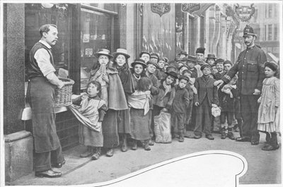 In attesa di pacchi di cibo, Cheapside da Unbekannt