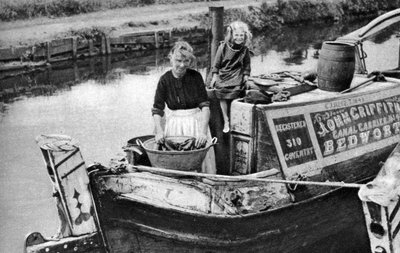 Giorno di bucato sulla barca del canale, 1926-1927 da Unbekannt