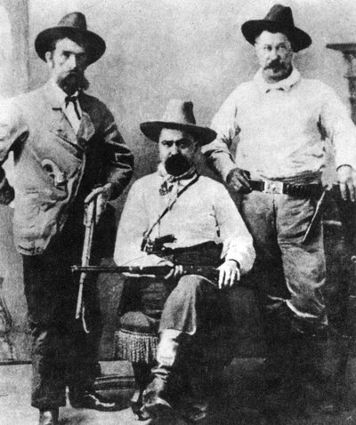 William A Pinkerton, affiancato da due agenti espressi, c1870s-1880s 1954 da Unbekannt