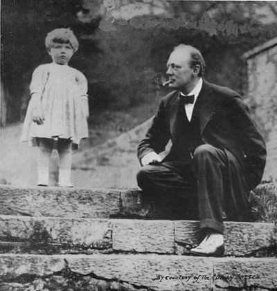 Winston Churchill con sua figlia Mary a Chartwell, c. 1924, 1945 da Unbekannt