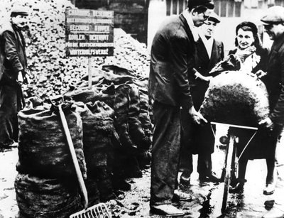 Soccorso invernale, distribuzione del carbone, Francia 1940-1944 da Unbekannt