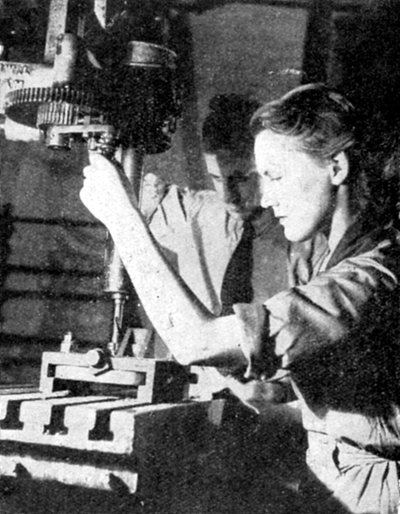 Donna lavoratrice negli armamenti, Seconda Guerra Mondiale, 1940 da Unbekannt