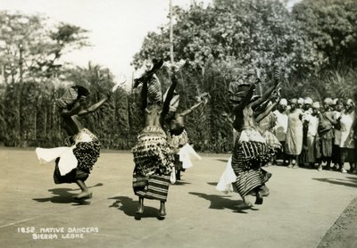 Donne danzatrici che si esibiscono, Sierra Leone da Unbekannt
