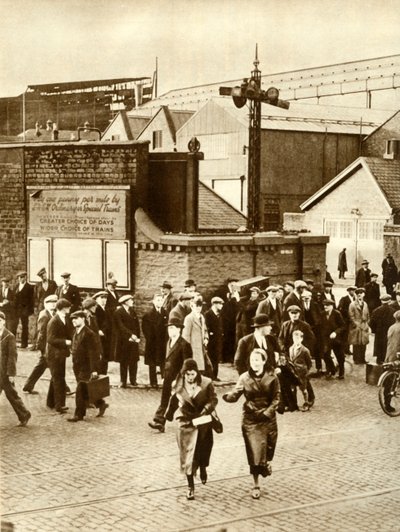 Lavoratori che lasciano...dopo la sospensione della costruzione del Cunarder 534, dicembre 1931, 1935 da Unbekannt