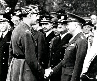 Seconda Guerra Mondiale: De Gaulle saluta Eisenhower, 1944 da Unbekannt